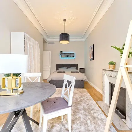 Luxury Homeplace In Center Apartment